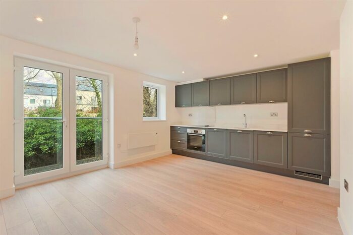 1 Bedroom Apartment To Rent In Portland Road, Dorking, RH4