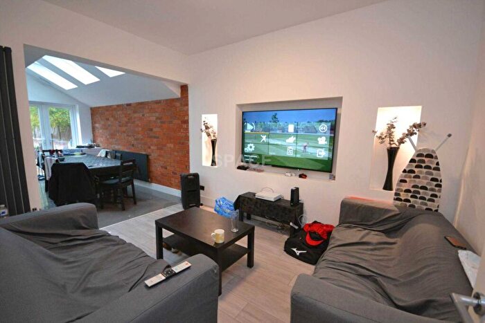 6 Bedroom Terraced House To Rent In Donnington Road, Reading, Berkshire, RG1