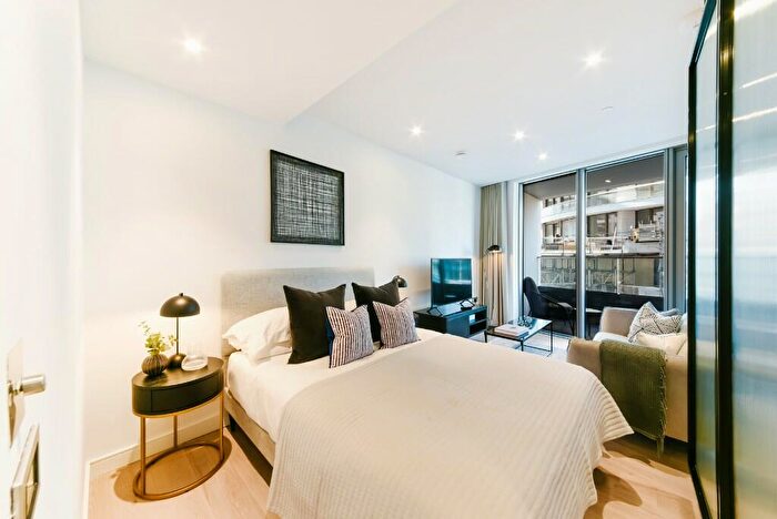 Apartment To Rent In Water Street, London, E14