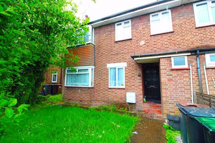 2 Bedroom Flat To Rent In Farley Hill, LU1