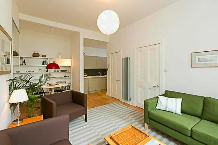 1 Bedroom Flat To Rent In Logie Green Road, Edinburgh, EH7