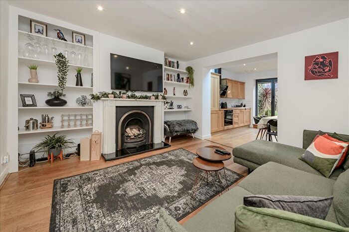 2 Bedroom Flat For Sale In Godolphin Road, Shepherd's Bush, W12