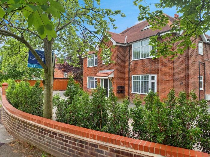 2 Bedroom Flat To Rent In Altrincham Road, Manchester, Greater Manchester, M23