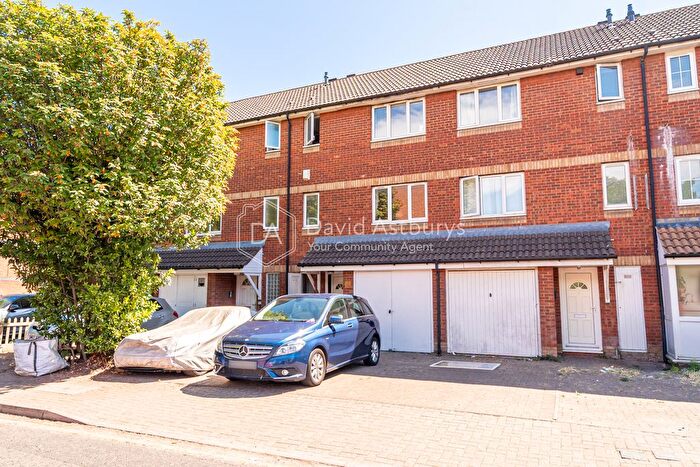 4 Bedroom Terraced House For Sale In Bunning Way, Islington, London, N7