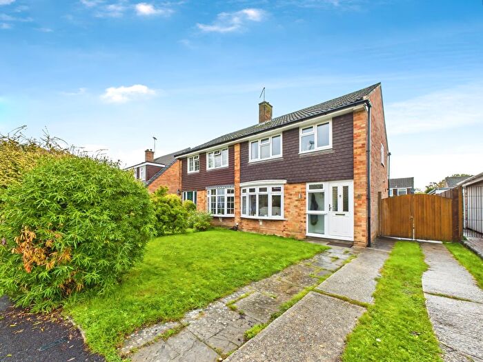 3 Bedroom Semi Detached House For Sale In Wood End, Horsham, RH12