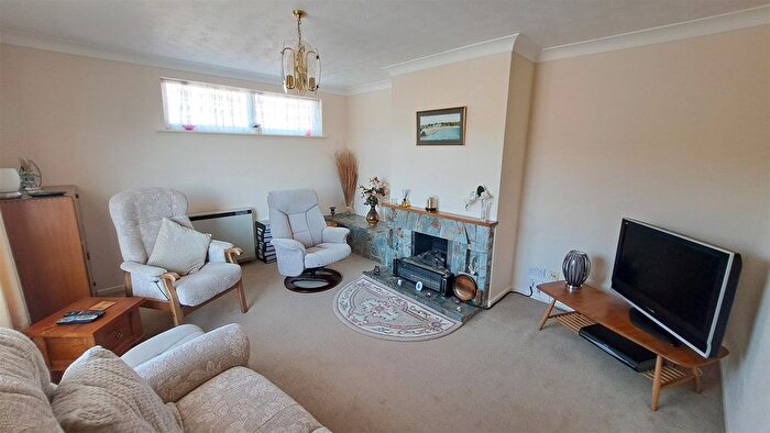 2 Bedroom Detached Bungalow For Sale In Park View Road, Helston, TR13