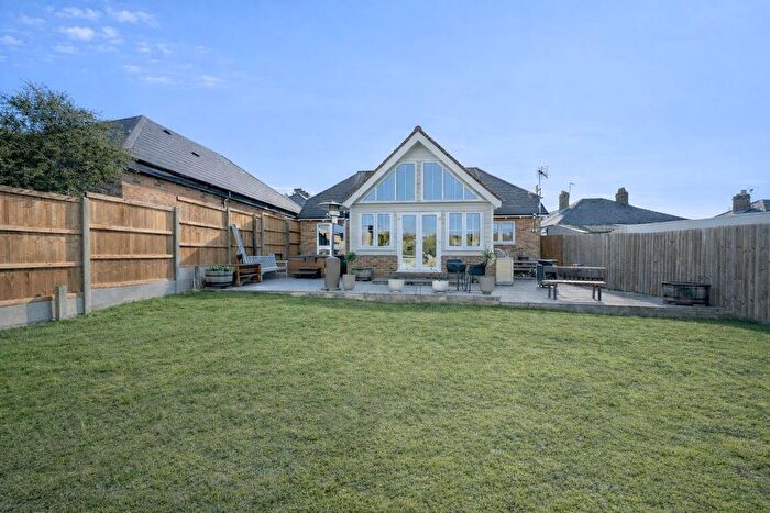 4 Bedroom Detached House For Sale In Centre Drive, Newmarket, CB8