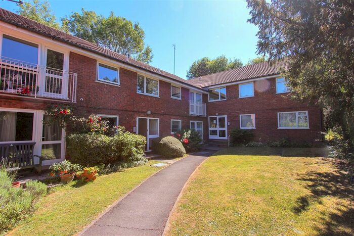 2 Bedroom Flat To Rent In Blackmore Way, Uxbridge, UB8