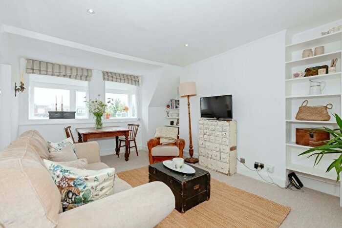 1 Bedroom Apartment For Sale In Holland Road, Hove, BN3