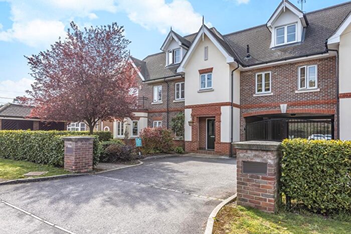 2 Bedroom Flat To Rent In New Road, Ascot, SL5