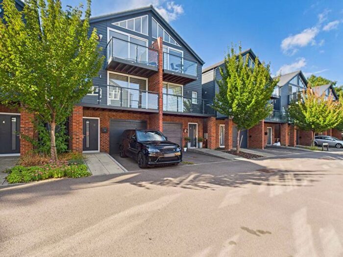 3 Bedroom Property For Sale In Upnor Road, Rochester, ME2