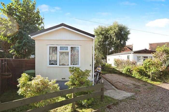 1 Bedroom Park Home For Sale In Kilnwood, Walters Ash, High Wycombe, HP14