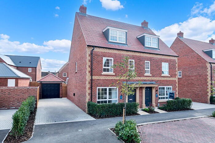 3 Bedroom Semi-Detached House For Sale In Blind Pond Lane, Bow Brickhill, Milton Keynes, MK17