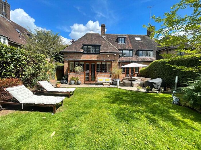 4 Bedroom Semi Detached House To Rent In Raeburn Close, London, NW11