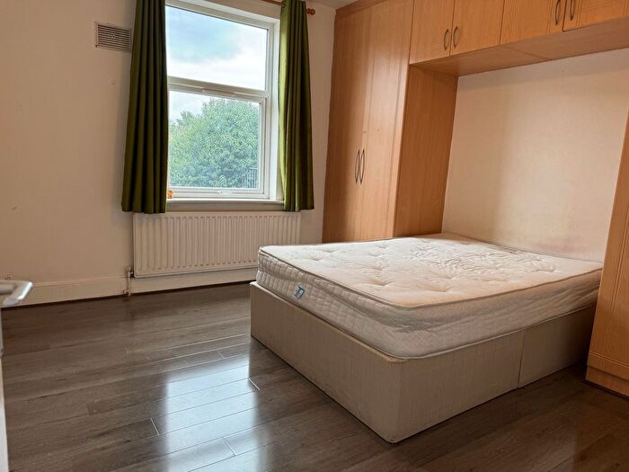 2 Bedroom Flat To Rent In Lampton Road, Hounslow, Greater London, TW3