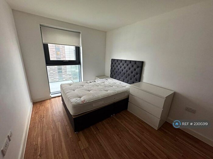 2 Bedroom Flat To Rent In Pomona Strand, Old Trafford, Manchester, M16