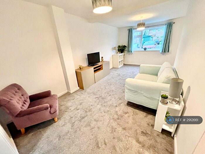 1 Bedroom Flat To Rent In Whinney Hill Park, Brighouse, HD6