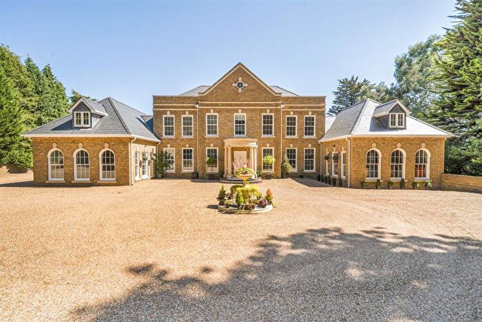 6 Bedroom Detached House For Sale In Hundred Acres Road, Wickham, PO17