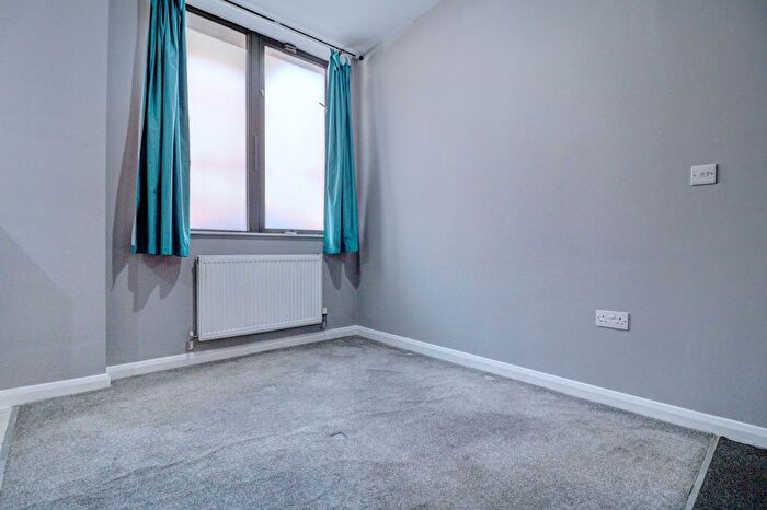 1 Bedroom Flat To Rent In Priory Road, High Wycombe, Buckinghamshire, HP13