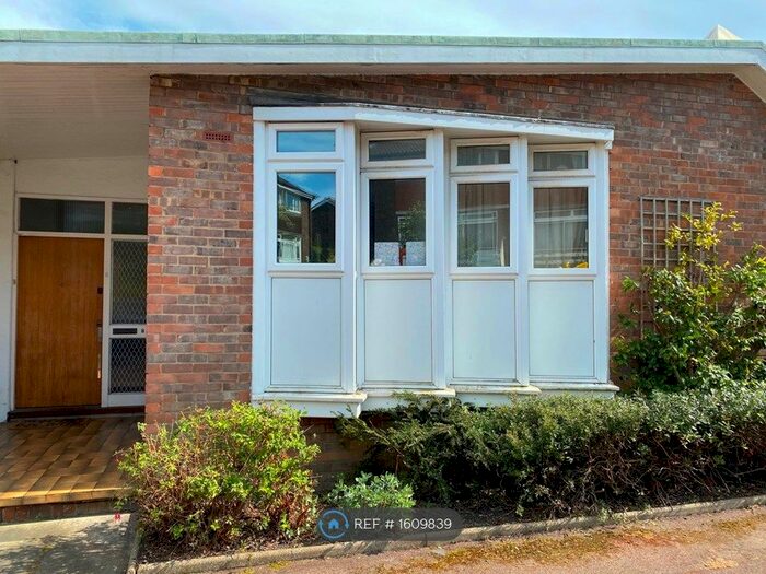 3 Bedroom Bungalow To Rent In Perifield, London, SE21