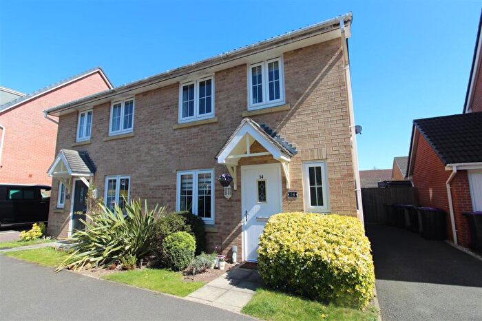 3 Bedroom Semi Detached House For Sale In Neals Crescent, Grantham, NG31