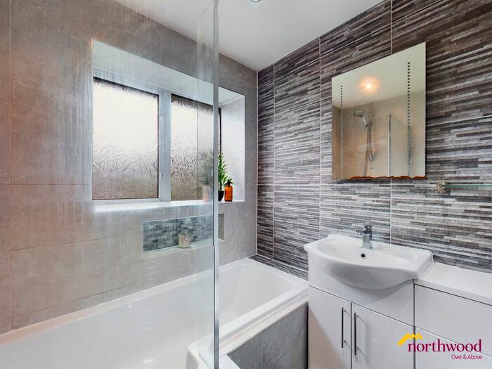 3 Bedroom Semi-Detached House To Rent In Fernlea Grove, Park Hall, Stoke-On-Trent, ST3