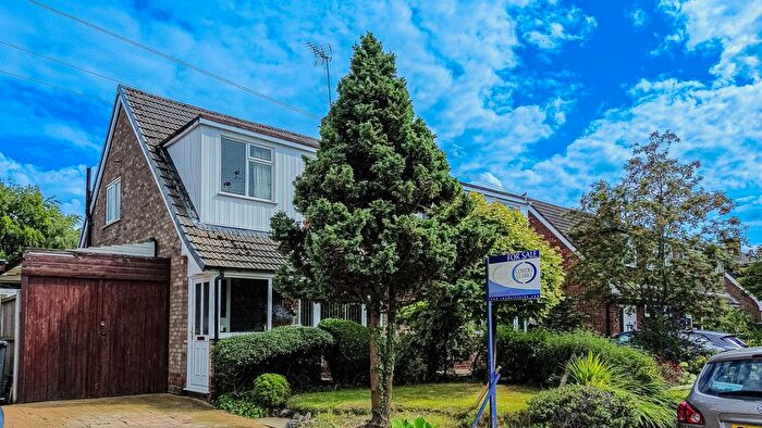 3 Bedroom Semi-Detached House For Sale In Lindfield Close, Moore, Warrington, WA4