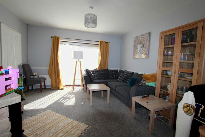 3 Bedroom Semi-Detached House To Rent In Hanslope Crescent, Bilborough, Nottingham, NG8