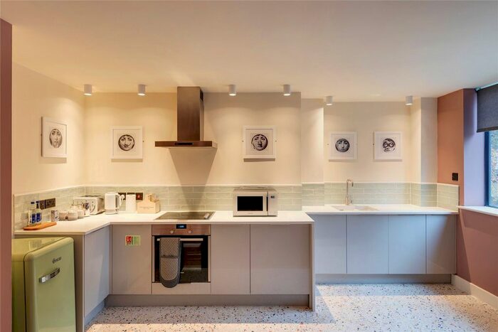 1 Bedroom Flat To Rent In Southernhay East, Exeter, Devon, EX1