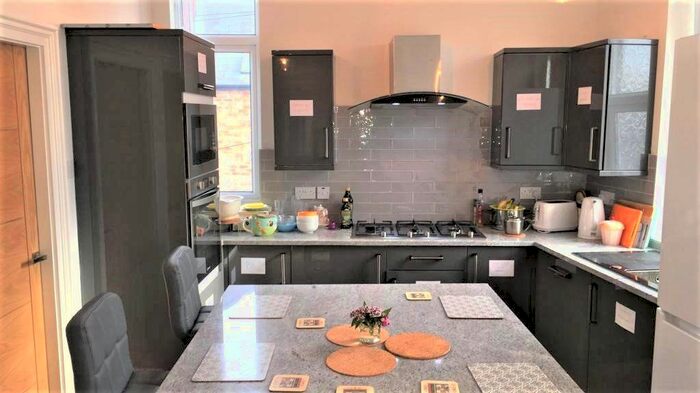 4 Bedroom Maisonette To Rent In Doncaster Road, Sandyford, Newcastle Upon Tyne, NE2