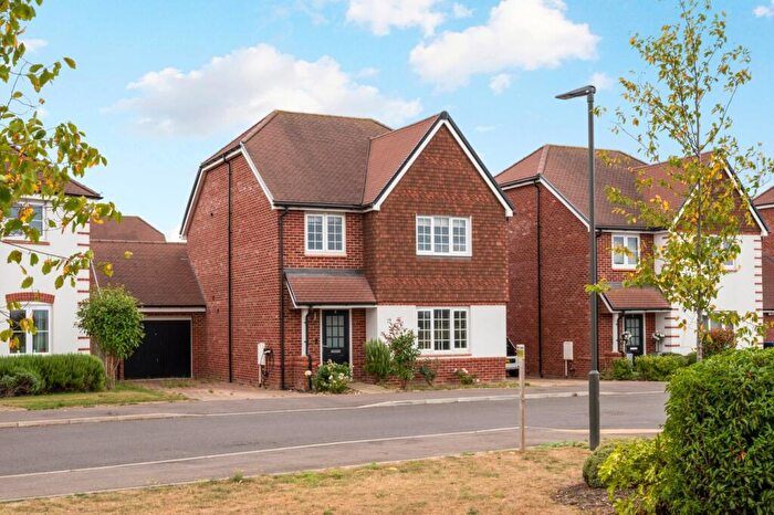 4 Bedroom Detached House For Sale In Dillmount Drive, Walton-on-Thames, KT12