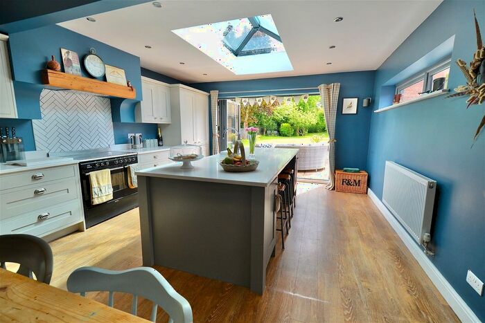 3 Bedroom Bungalow For Sale In Field Barn Lane, Cropthorne, Pershore, WR10