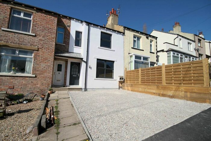 2 Bedroom Town House For Sale In Gaisby Mount, Shipley, BD18
