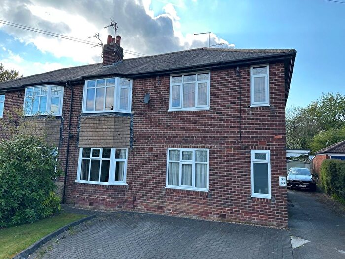 2 Bedroom Flat To Rent In Westcombe Avenue, Leeds, West Yorkshire, LS8