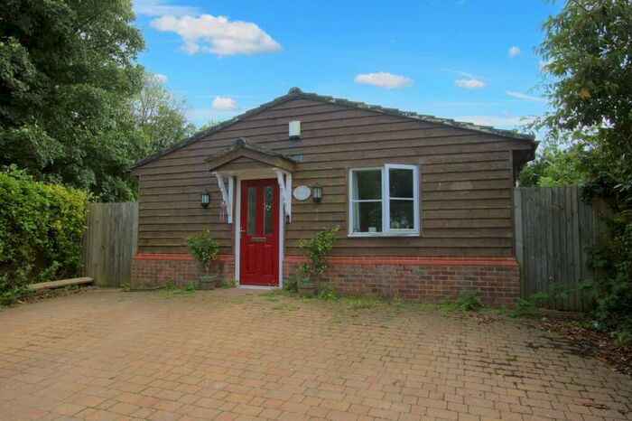 1 Bedroom Detached Bungalow To Rent In Kensworth, Flamstead, LU6
