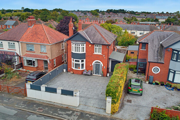 3 Bedroom Detached House For Sale In Kingsley Road, Harrogate, HG1