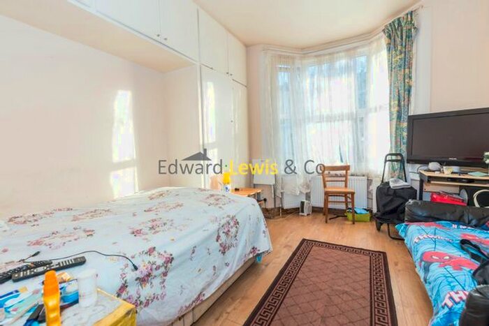 Studio To Rent In Asplins Road, London N17