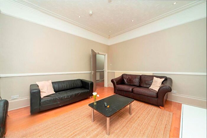 7 Bedroom Terraced House To Rent In Moss Lane East, Manchester, M14