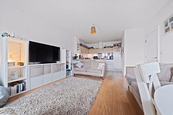 2 Bedroom Flat For Sale In Lewiston Close, Worcester Park, KT4