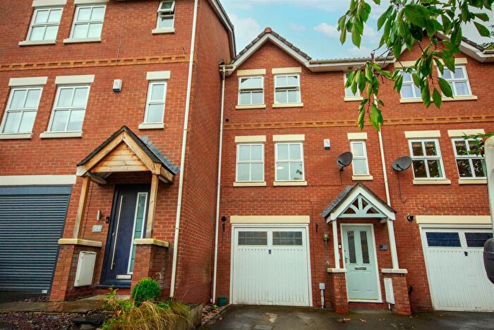 3 Bedroom Town House For Sale In Elvington Close, Congleton, Cheshire, CW12
