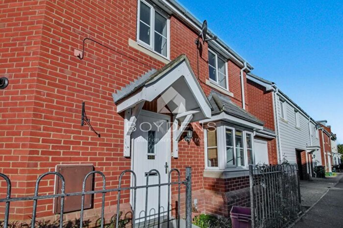 2 Bedroom Property To Rent In Peake Avenue, Kirby Cross, CO13