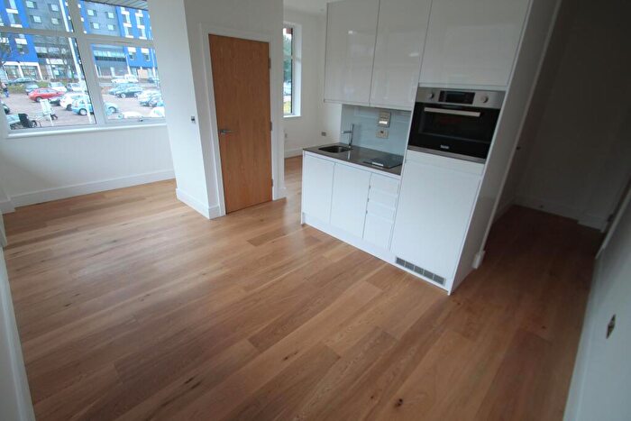 Studio To Rent In Flowers Way, Luton, LU1