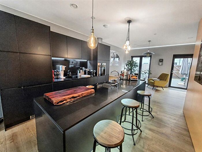 4 Bedroom Property For Sale In Senior Lane, Salford, M3