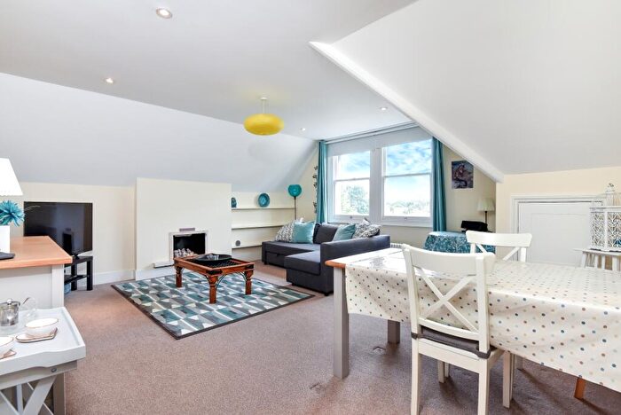 2 Bedroom Parking To Rent In Oakwood Avenue, Beckenham, Kent, BR3