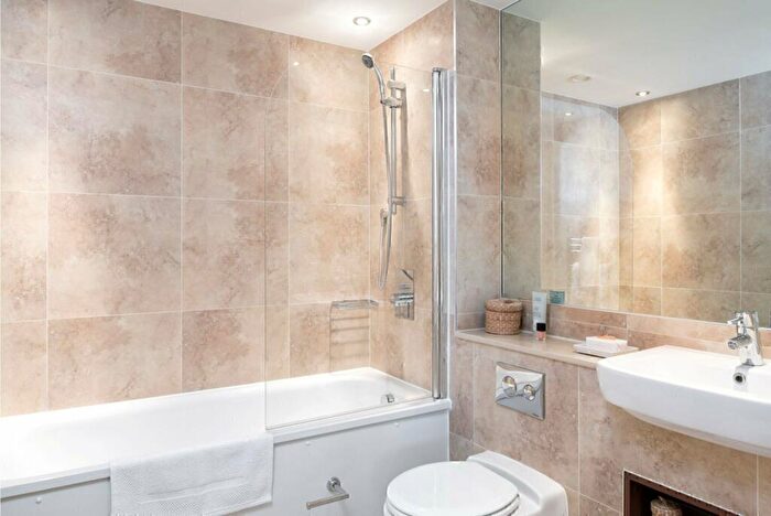 2 Bedroom Apartment To Rent In Pioneer Point, Ilford, IG1