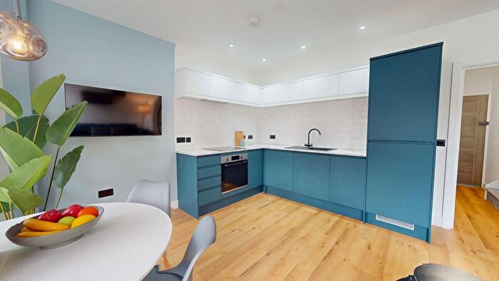 2 Bedroom Flat To Rent In Monthermer Road, Cathays, Cardiff, CF24