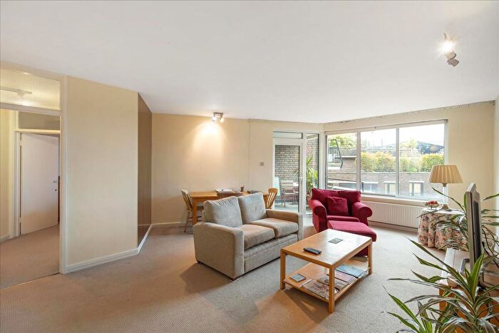 2 Bedroom Flat For Sale In Alder Lodge, Stevenage Road, London, SW6