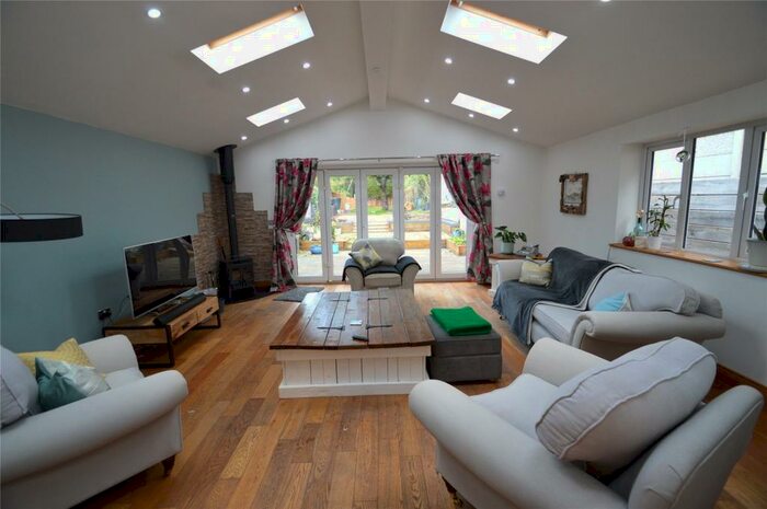 4 Bedroom Semi-Detached House To Rent In Old Birmingham Road, Lickey End, Bromsgrove, Worcestershire, B60