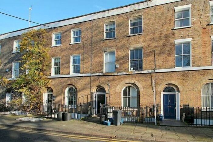 3 Bedroom Flat To Rent In London Fields East Side, E8