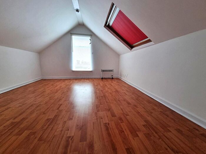 3 Bedroom End Of Terrace House For Sale In Barry Road, Barry, CF62